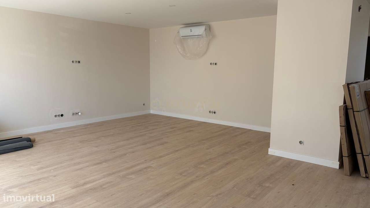 Moradia independente à venda em Famões, Odivelas-12