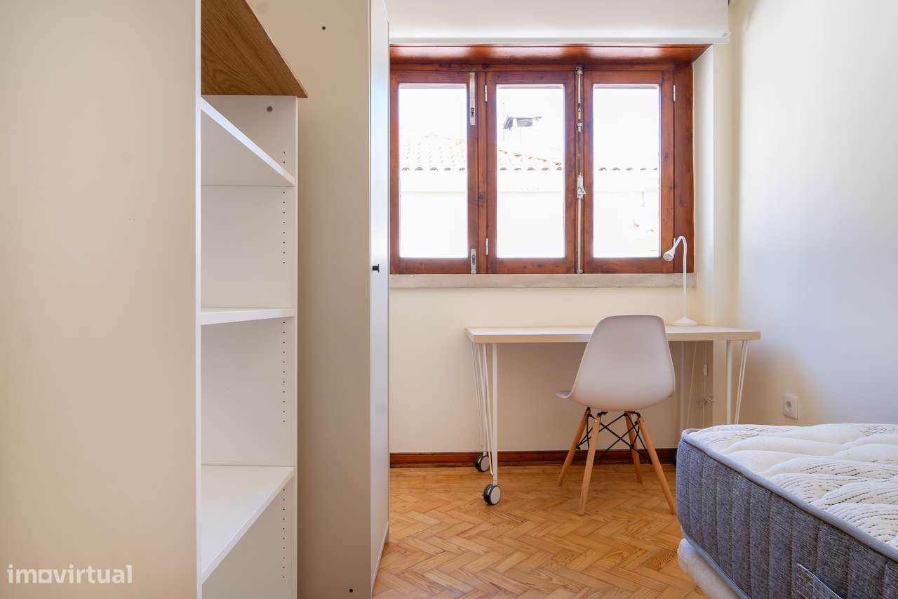 Quarto estudante universitária - rua António José de Almeida, Coimbra - Grande imagem: 3/23