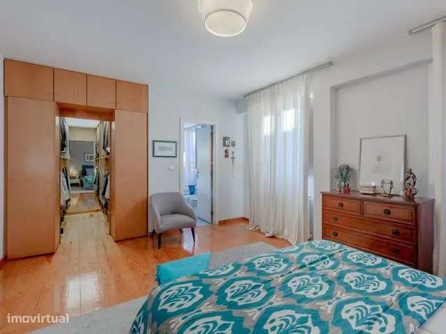 Moradia T6 com Jardim Interior e Garagem na Lapa – Junto à Embaixada d-14