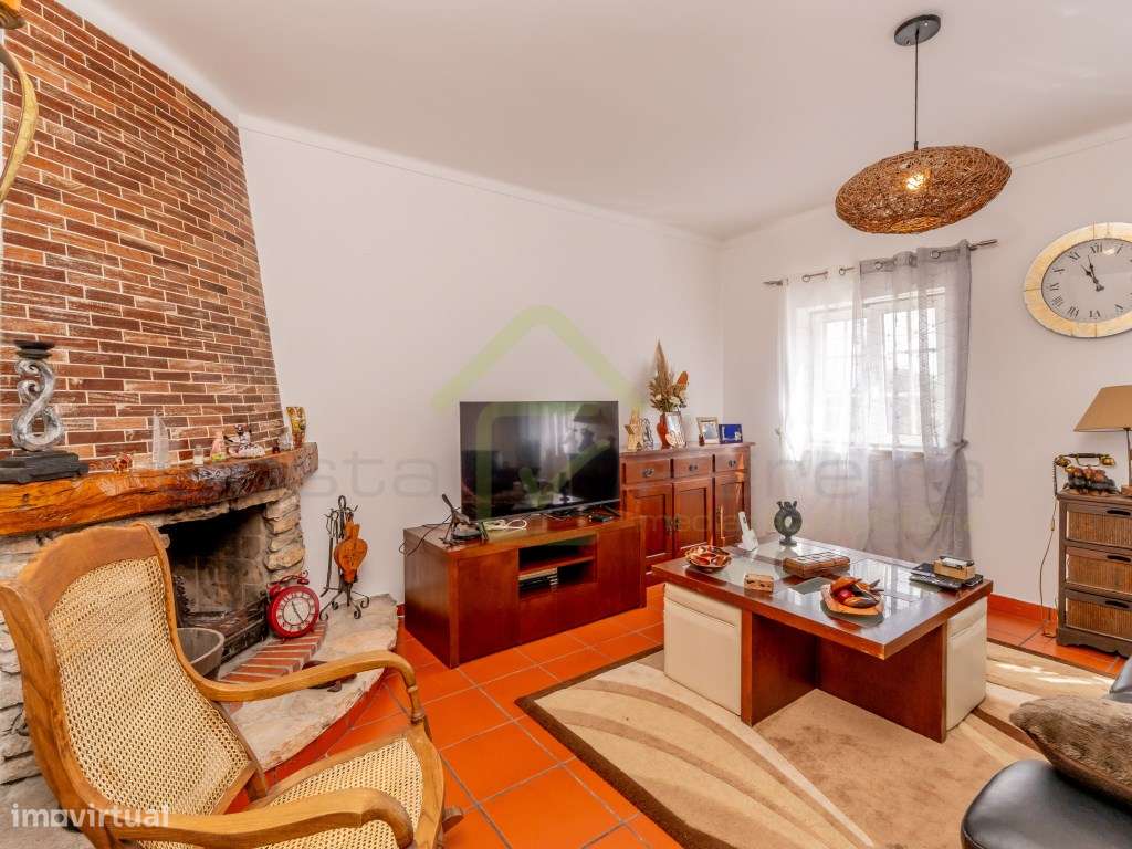 Quintinha com piscina inserida em terreno com 2950 m2-40