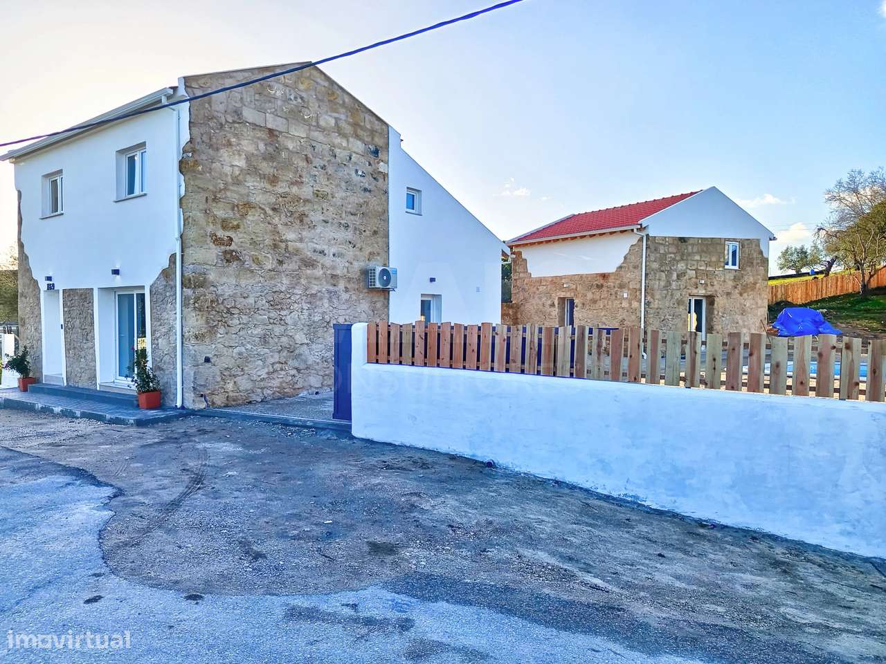 Moradia T2 + Anexo c/ T1, Logradouro e Piscina! - Grande imagem: 2/41