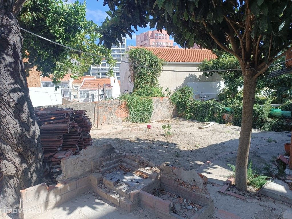 Quinta do Ferro - Conjunto Habitacional para recuperar. +13% Ano de... - Grande imagem: 1/22