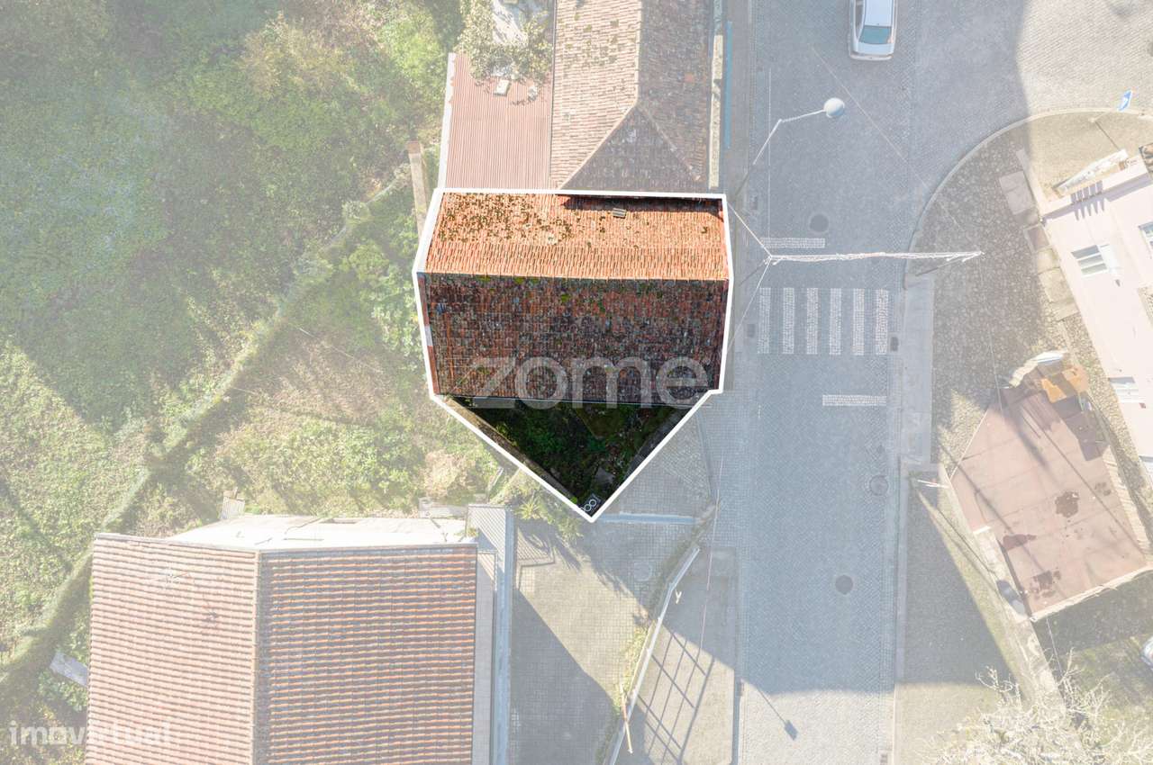 Loja para Restauro com Potencial Habitacional no Coração de Celorico - Grande imagem: 4/23