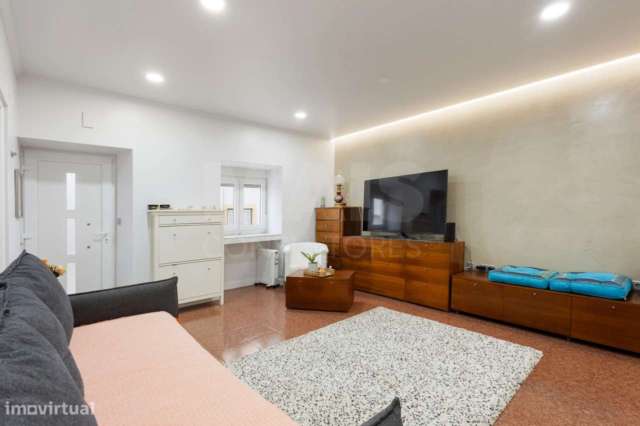 Andar de Moradia T2 Totalmente Remodelado a menos de 10 Minutos das... - Grande imagem: 2/22