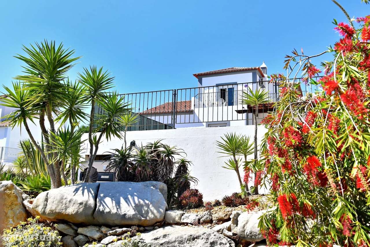 Moradia ampla e confortável com piscina e jardim maduro na primeira li - Grande imagem: 5/60