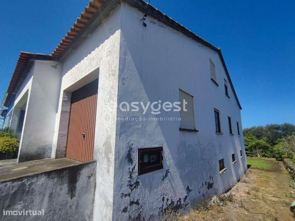 Moradia T5 em Biscoitos Ilha Terceira Com duas Garagens e Quintal - Grande imagem: 4/39