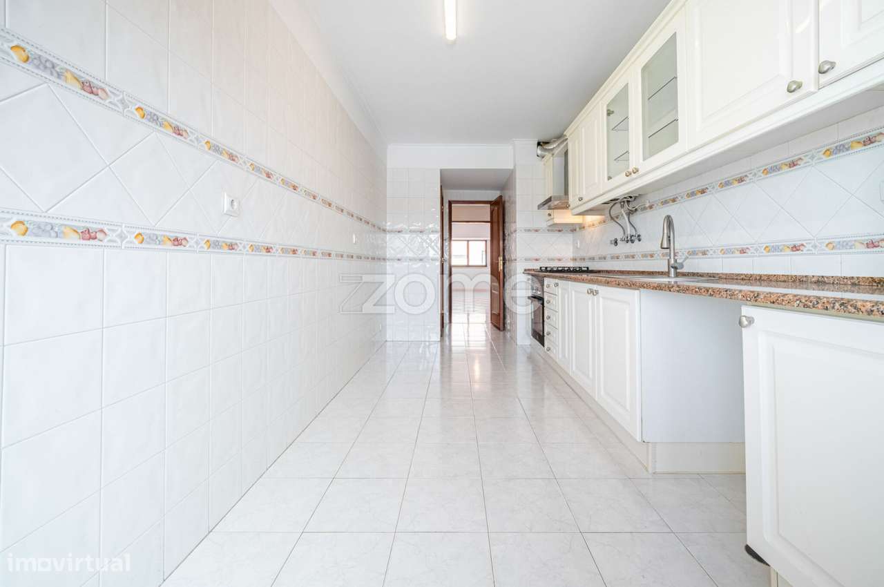 Apartamento T3 com duas Suites e Garagem no Centro de Tires - S.D.Rana-6