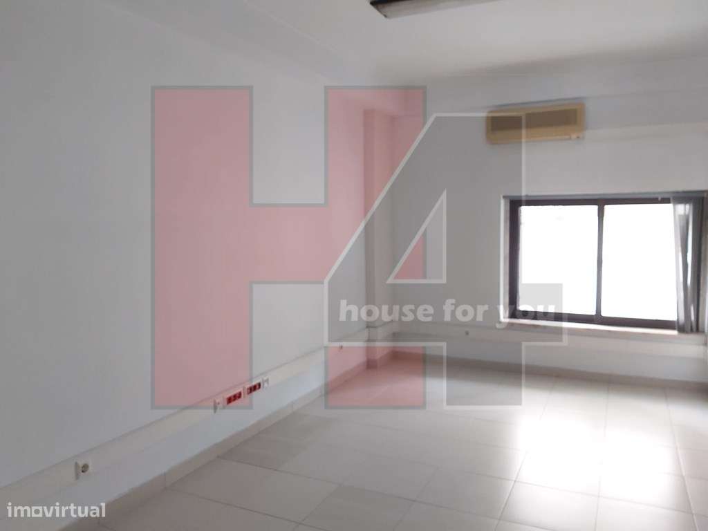 Loja com duas frentes no Prior Velho - Grande imagem: 5/14