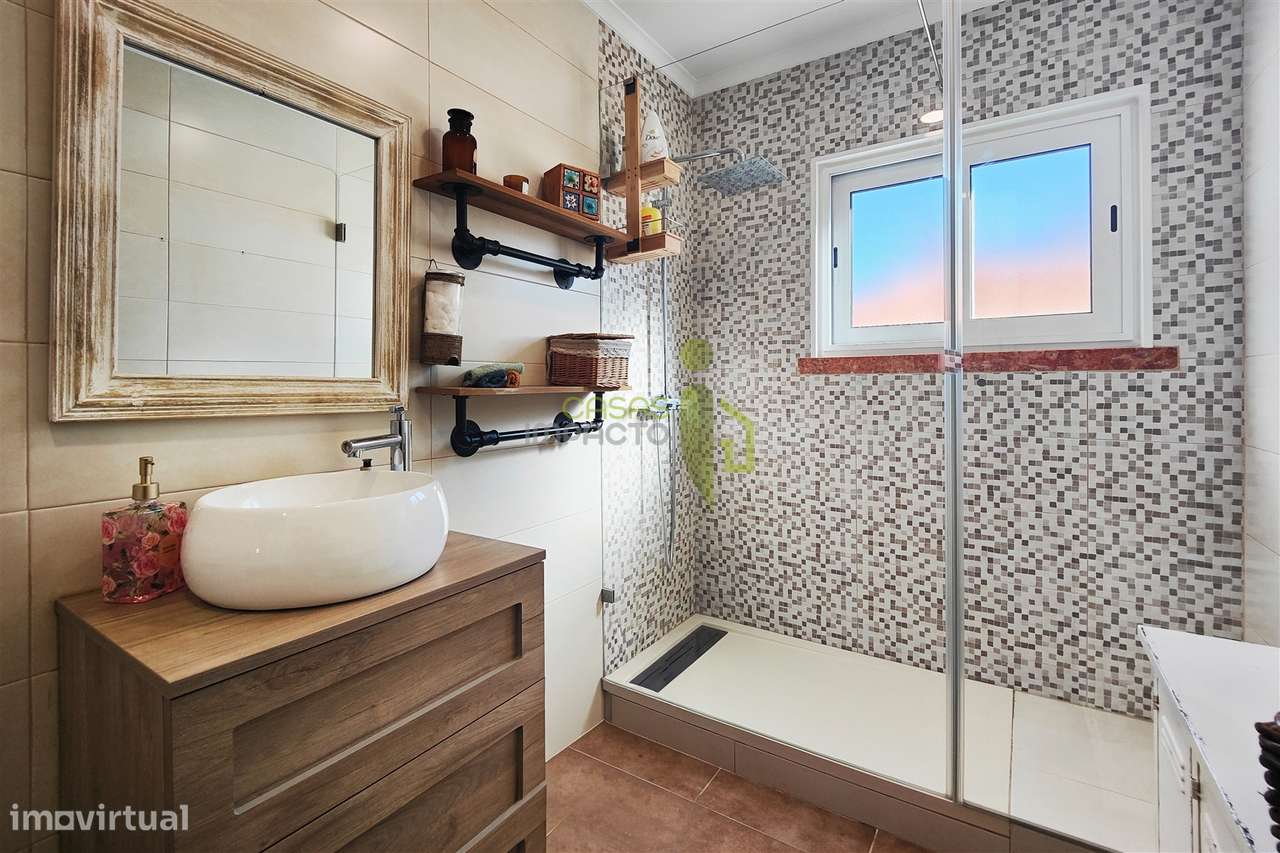 Moradia Clássica T3 transformada em T4, em Rio de Mouro, Sintra-10