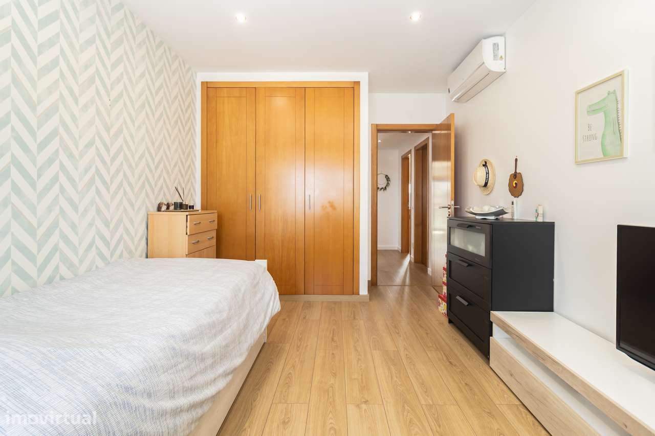 Moderno apartamento T3 com parqueamento e arrecadação-30