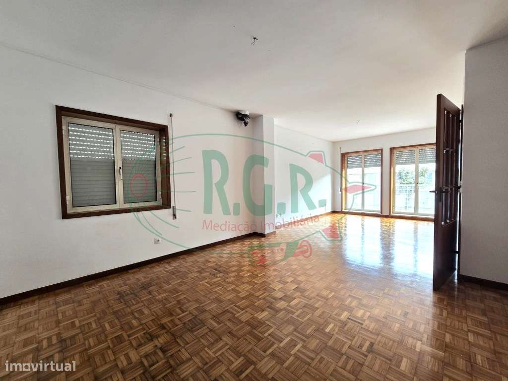 Moradia T4 de 3 Frentes | Ao IC29/A43 | 4 min Freixo Porto - Grande imagem: 4/37