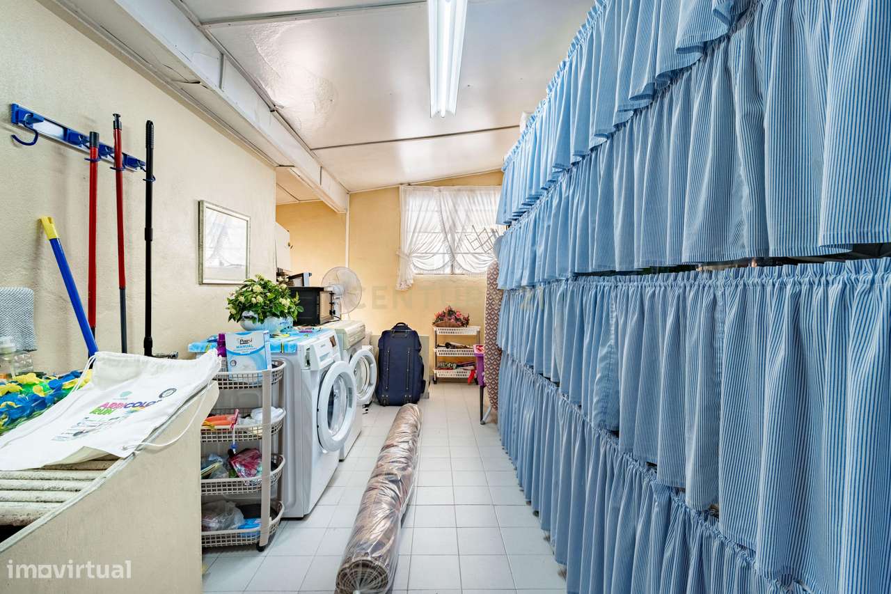 Moradia bifamiliar - Arrifana, Santa Maria da Feira - Grande imagem: 5/28