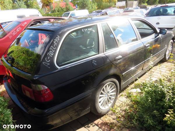 BMW 5 E39 LIFT KOMBI 2001 303 2.2 24V M54B22 170KM S5D250G CZARNY COSMOSSCHWARZ na części - 5