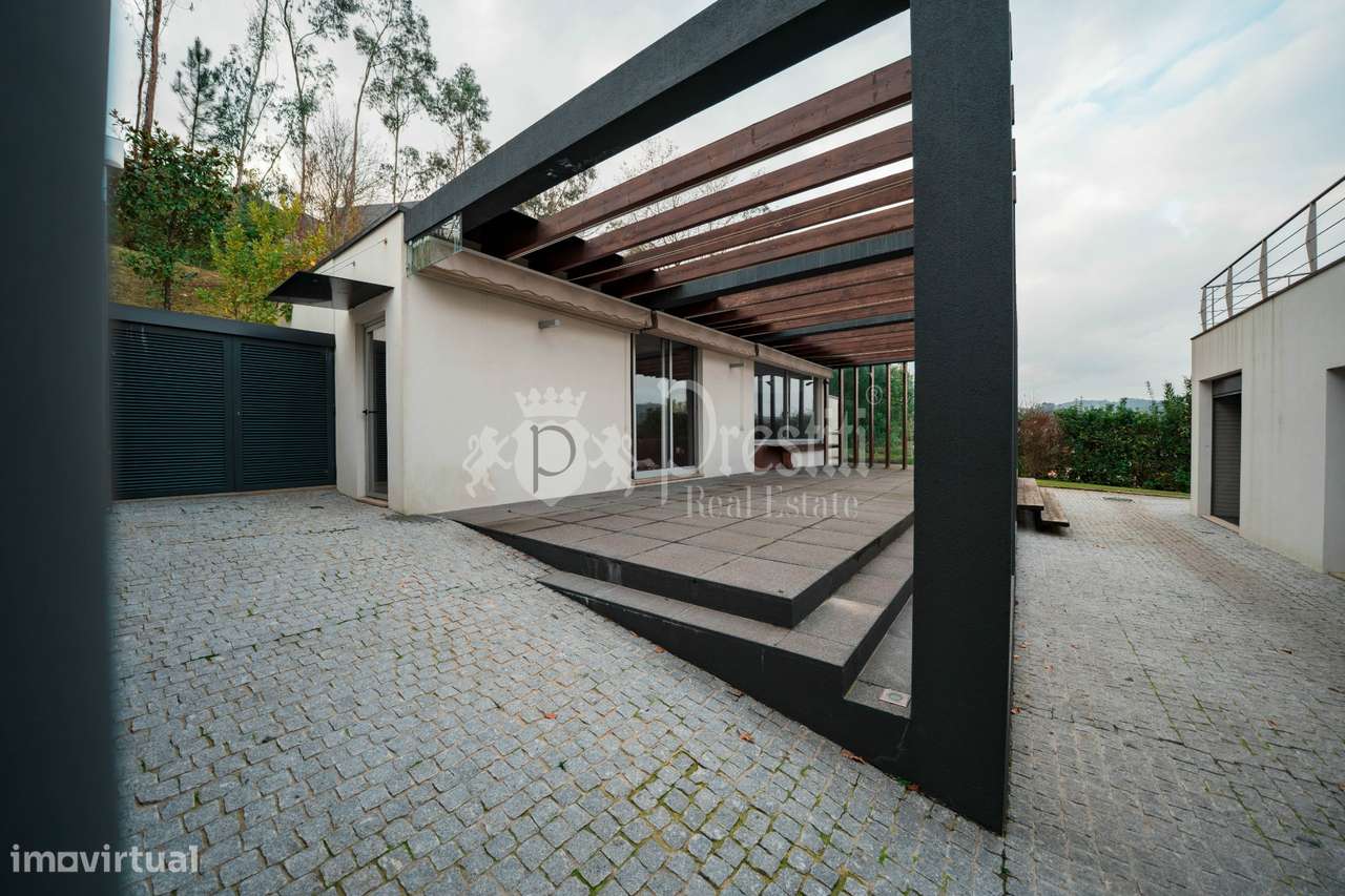 Moradia T4 com Vistas Deslumbrantes em Guimarães-44