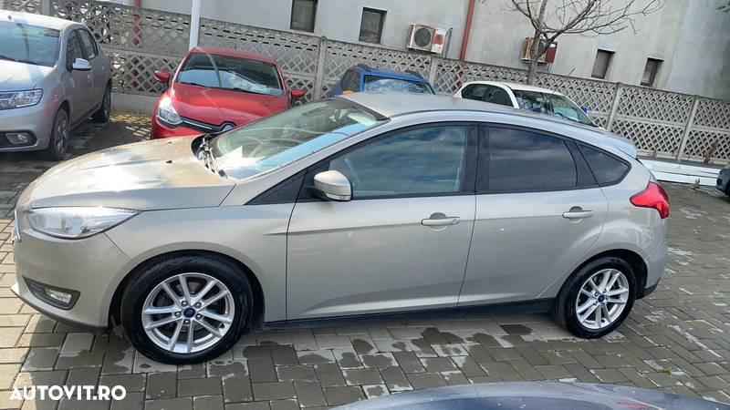 Ford Focus - 10