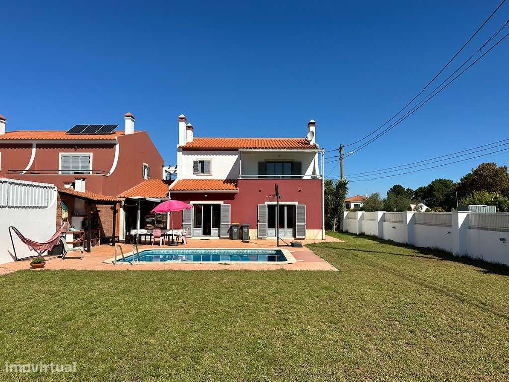 Moradia a Venda Em Azeitão com Piscina e Furo, lote de 705m2 - Grande imagem: 4/42