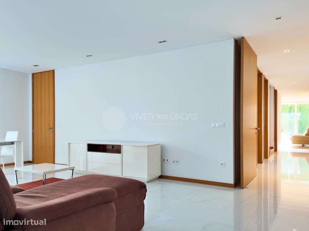 Luxuosa Moradia com 548 m2 - Premium com Piscina - 25 minutos do PORTO-9