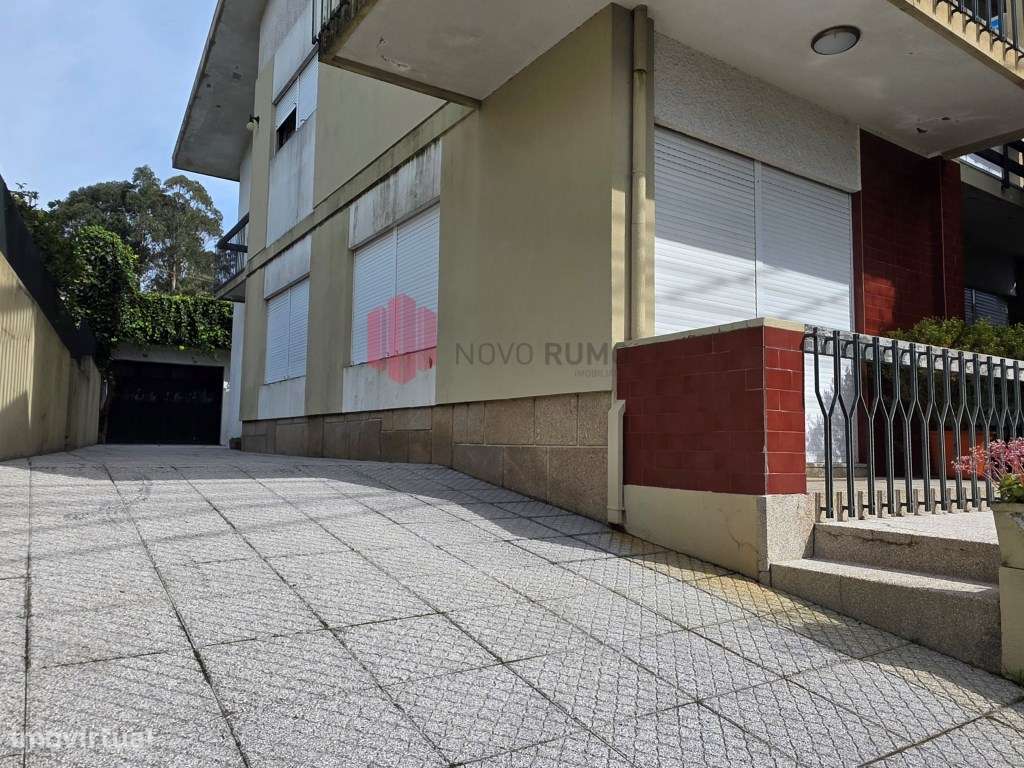 Moradia T6 de 4 frentes em Nogueira da Maia Excelente estado, áreas...-5