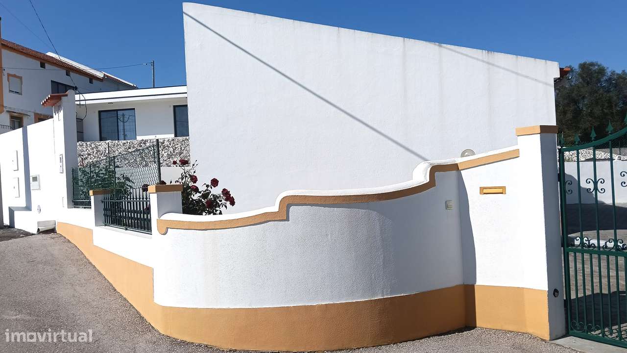 Moradia térrea isolada inserida em lote 2250 m2-35