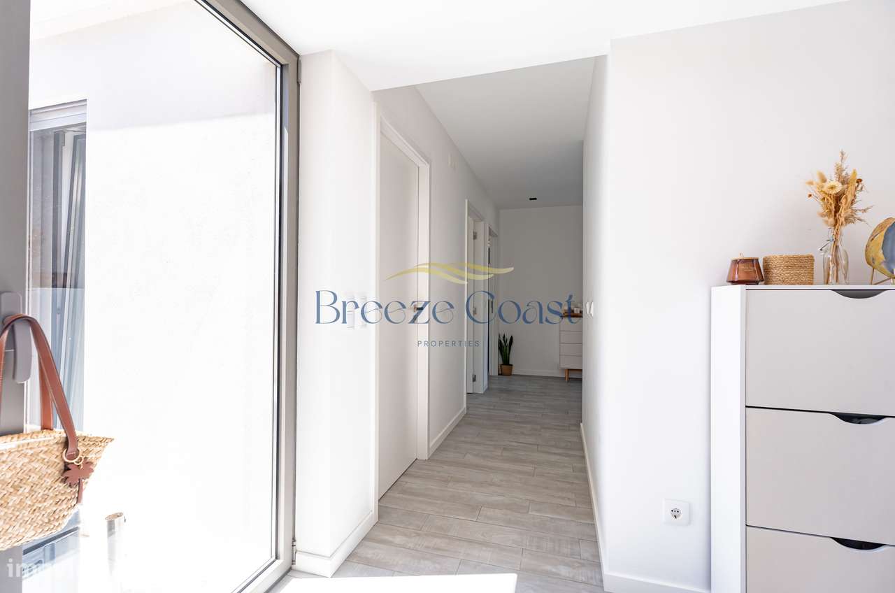 Moradia T4 Contemporânea com Piscina e Vista Desafogada-36