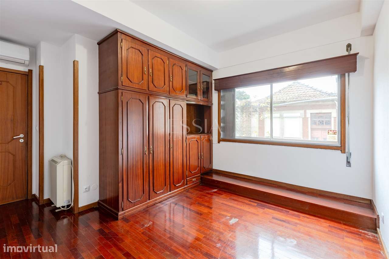 Apartamento T4 com Garagem Box entre o Marquês e Praça Sá Carneiro-19