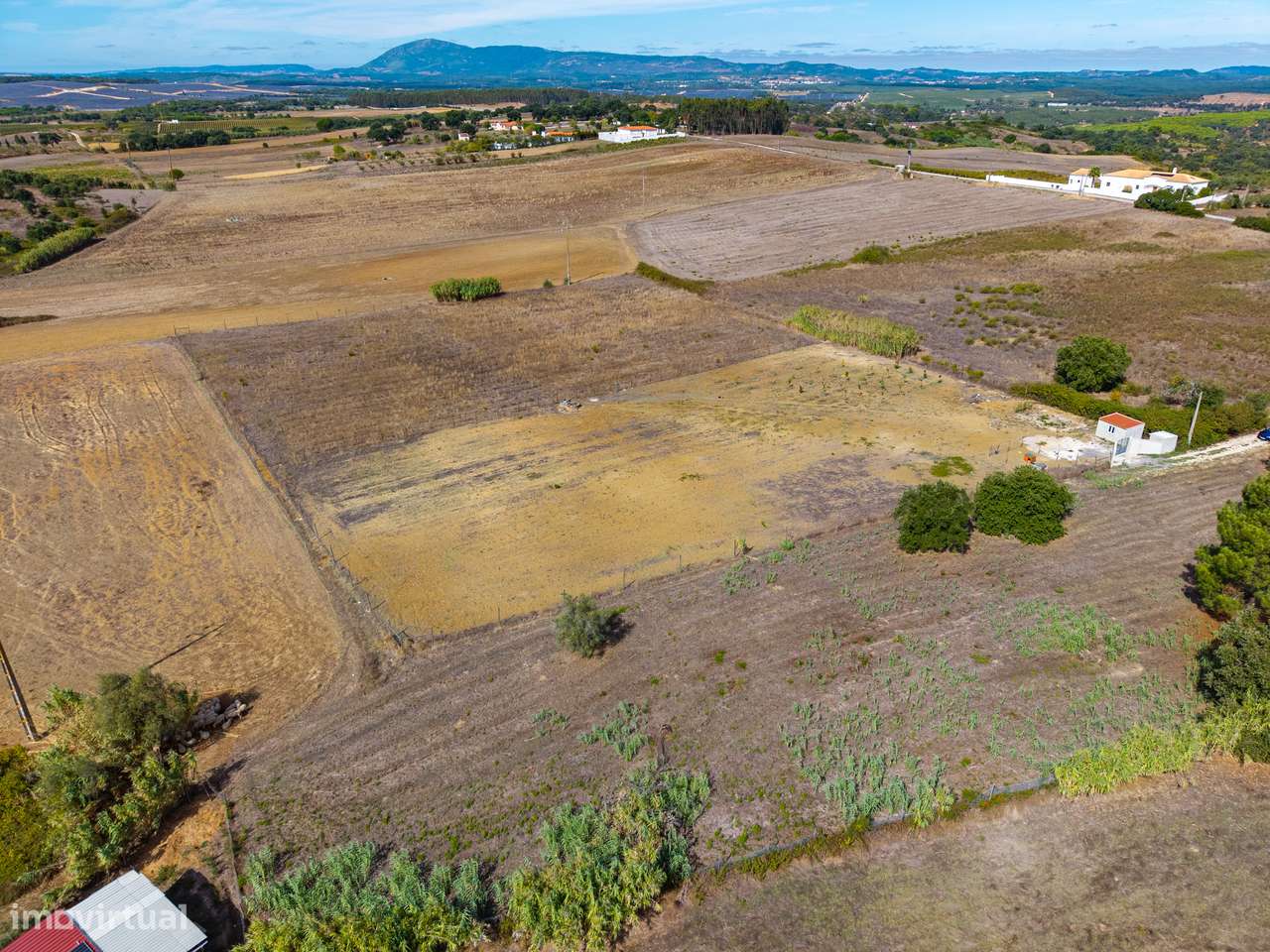Excelente propriedade com área total de 13 680m2, localizada na Ereira-8