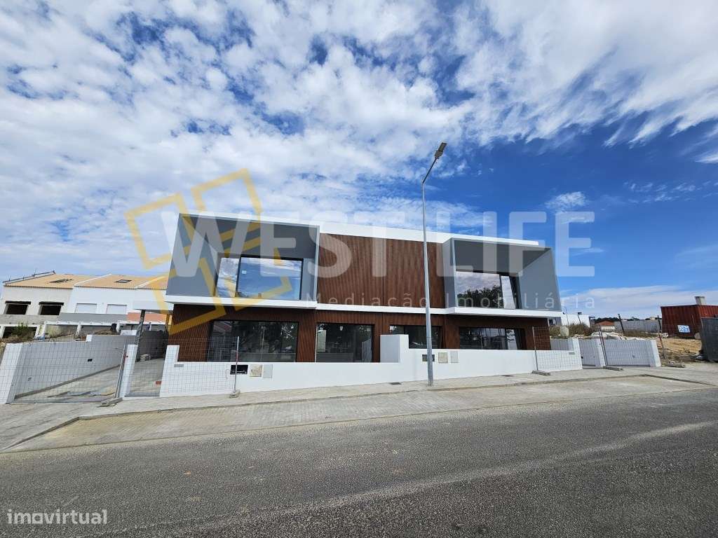 Arquitetura Contemporânea - NOVA - Moradia T4 com três suítes junto...-12