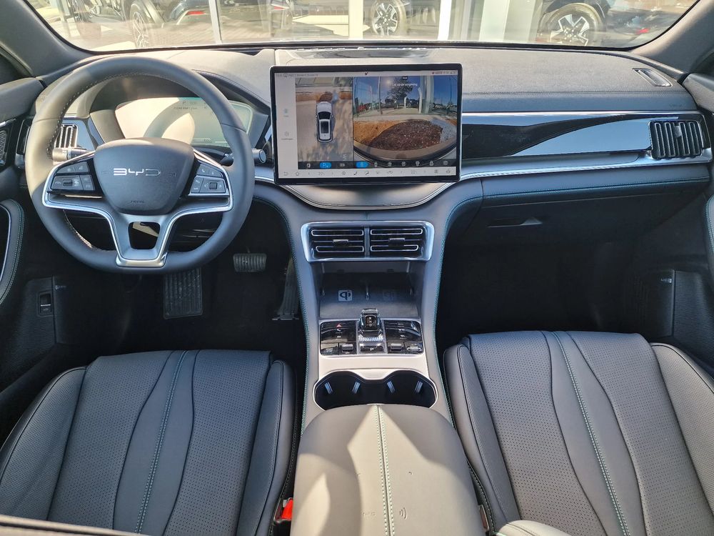 Zasięg 1080 km / Head-UP / Audio Infinity / Kamera 360