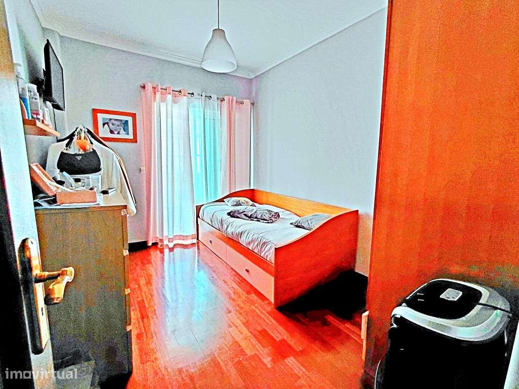 Moradia em Vale de Milhaços - junto à Escola-11