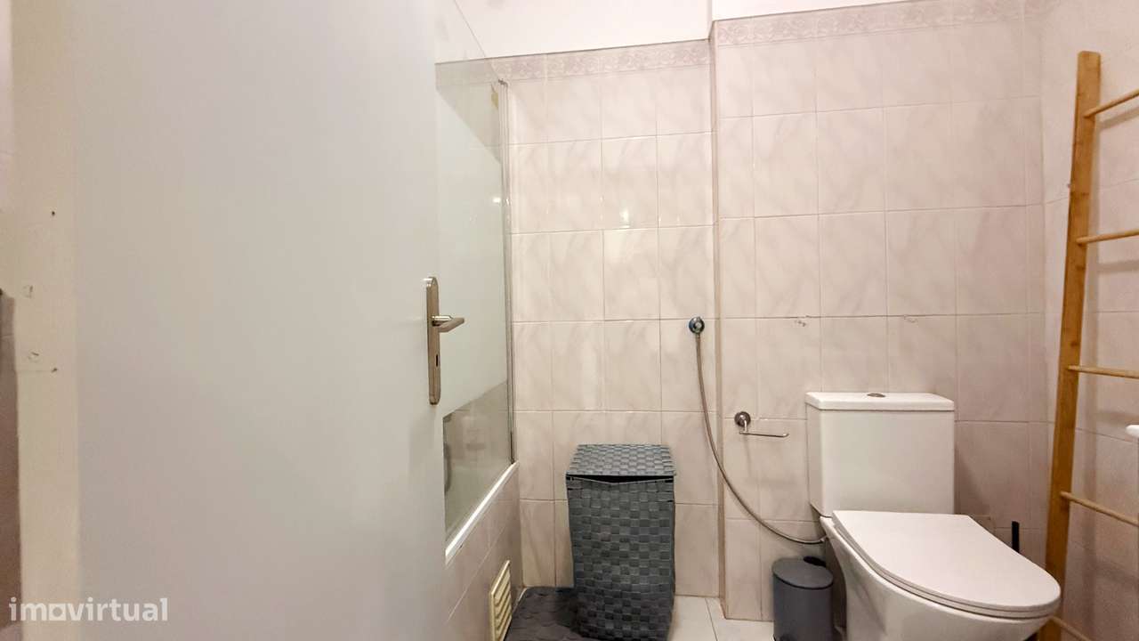 T2 com varanda e excelente área na Quinta do Conde-6