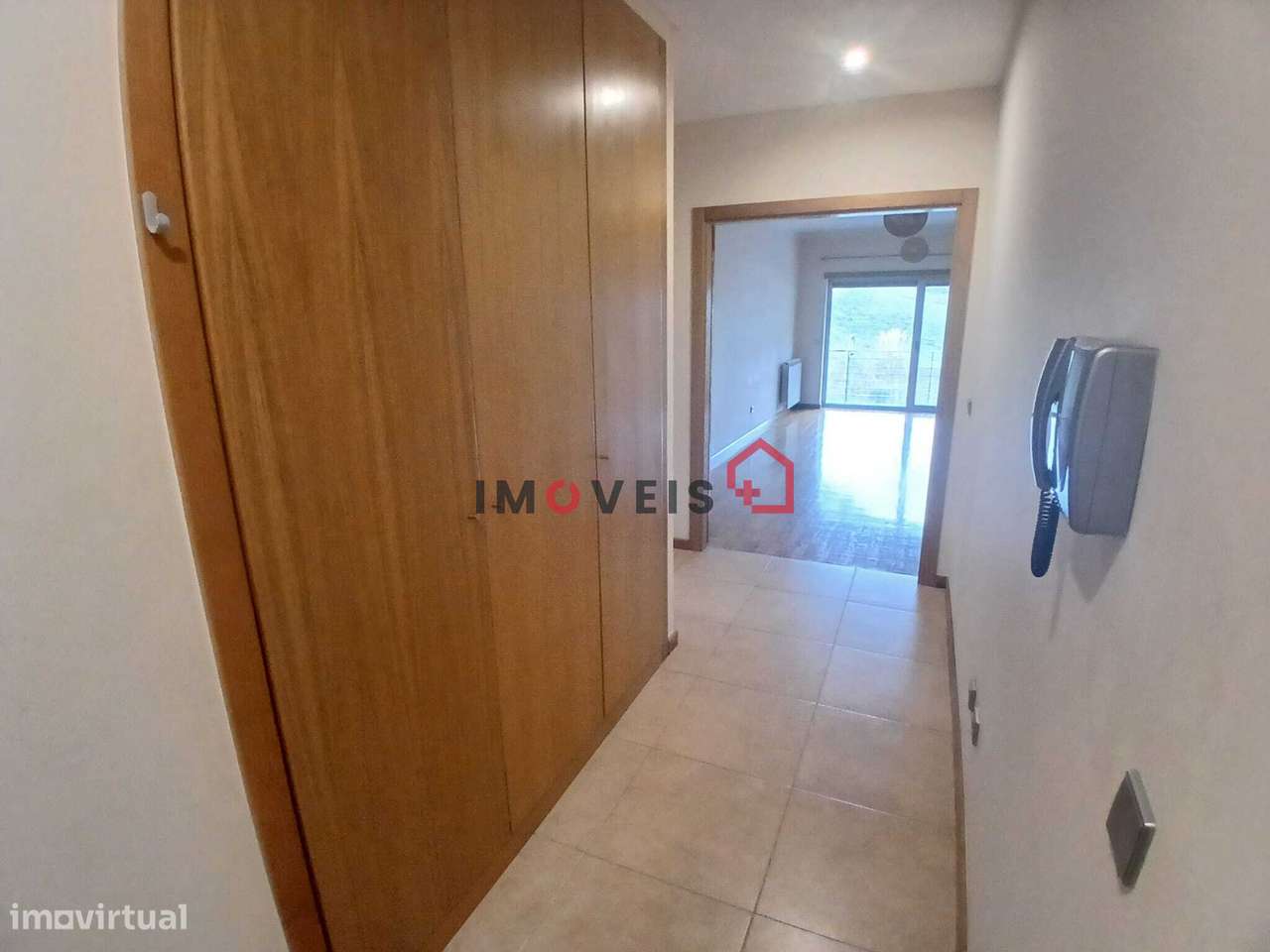 APARTAMENTO T2 - URBANIZAÇÃO SANTA CLARA - Grande imagem: 2/17