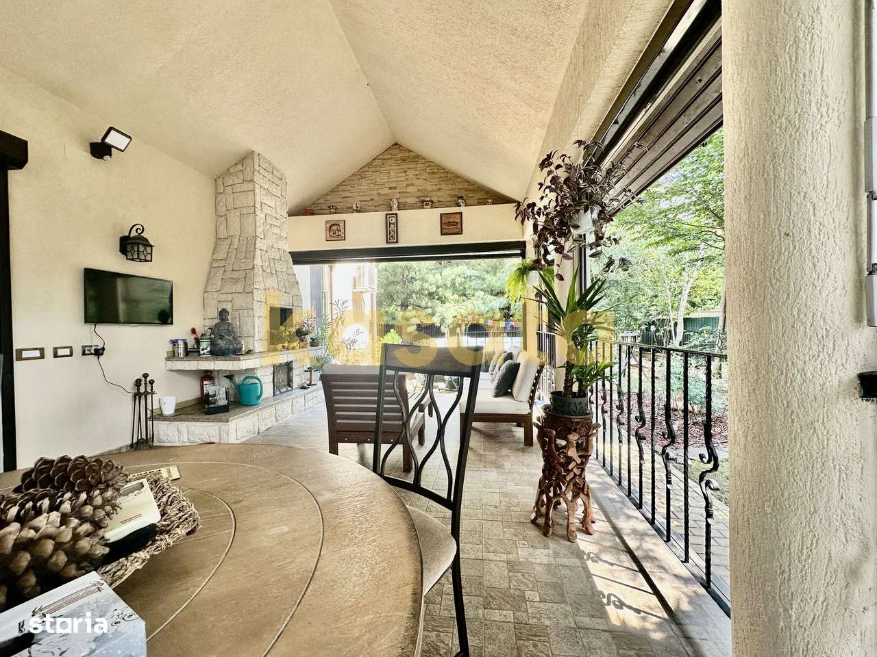 Vila care redefinește echilibrul între rafinament, spațiu și liniște - Imagine principală: 4/20