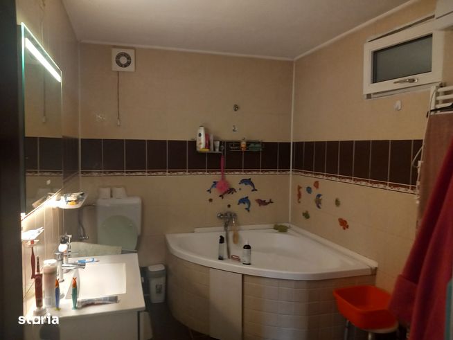 Casa cu etaj,5 cam,160 mp,teren 300 mp,Corunca, zona Peny-7