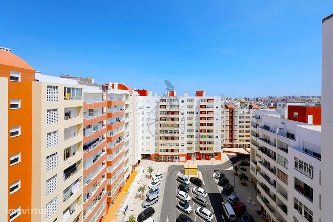 Apartamento com 1 Quarto  na Urbanização Horta da Raminha  em Portimão-16