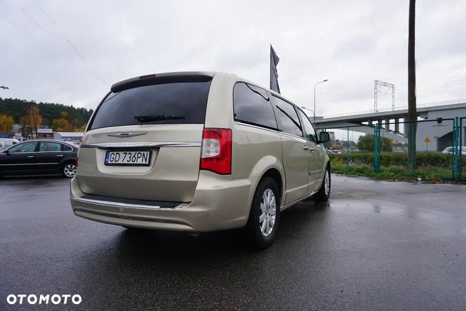 Chrysler Town & Country 3.6 Limited - 12