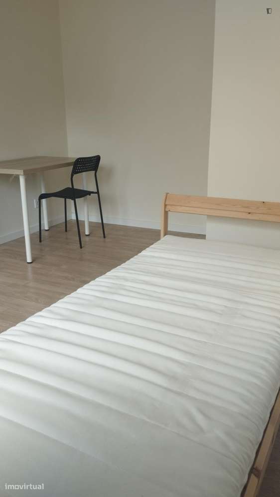 Quarto - localizado em Caldas da rainha - Grande imagem: 5/7