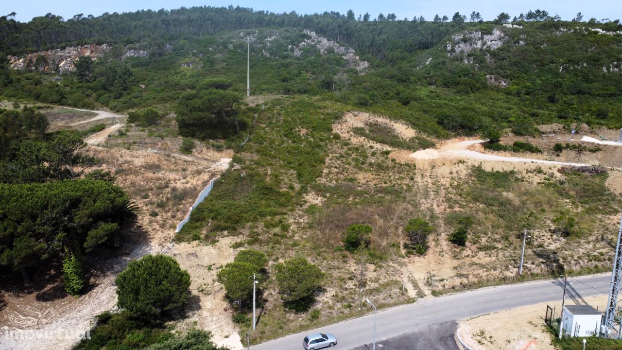 Terreno com 2978 m2 com projeto para construção de 3 moradias