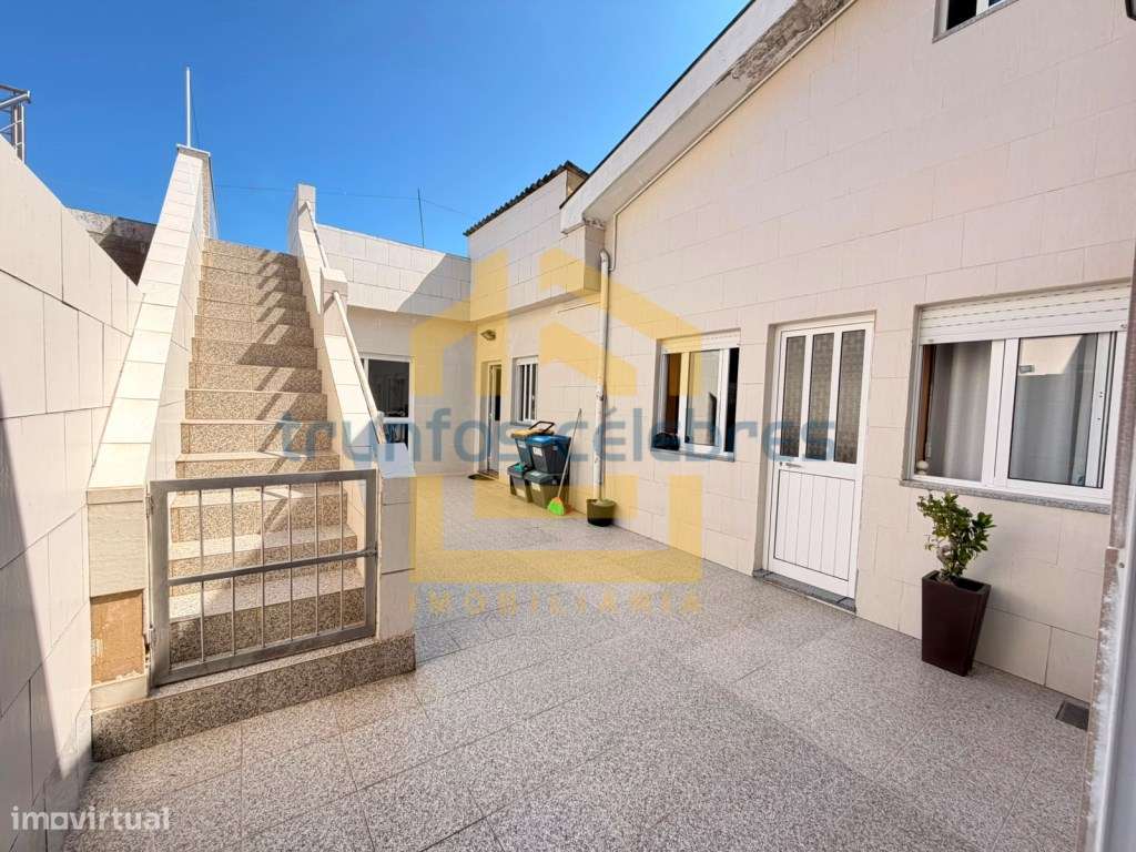 *Moradia T3+1 Renovada | Terraço Privativo | A 600 m da Praia e 400...-13