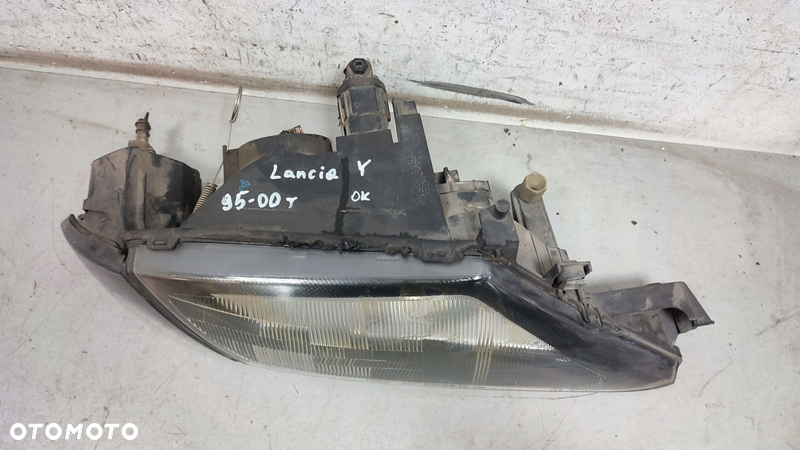 Lampa Prawy Przód Carello Lancia Y - 3