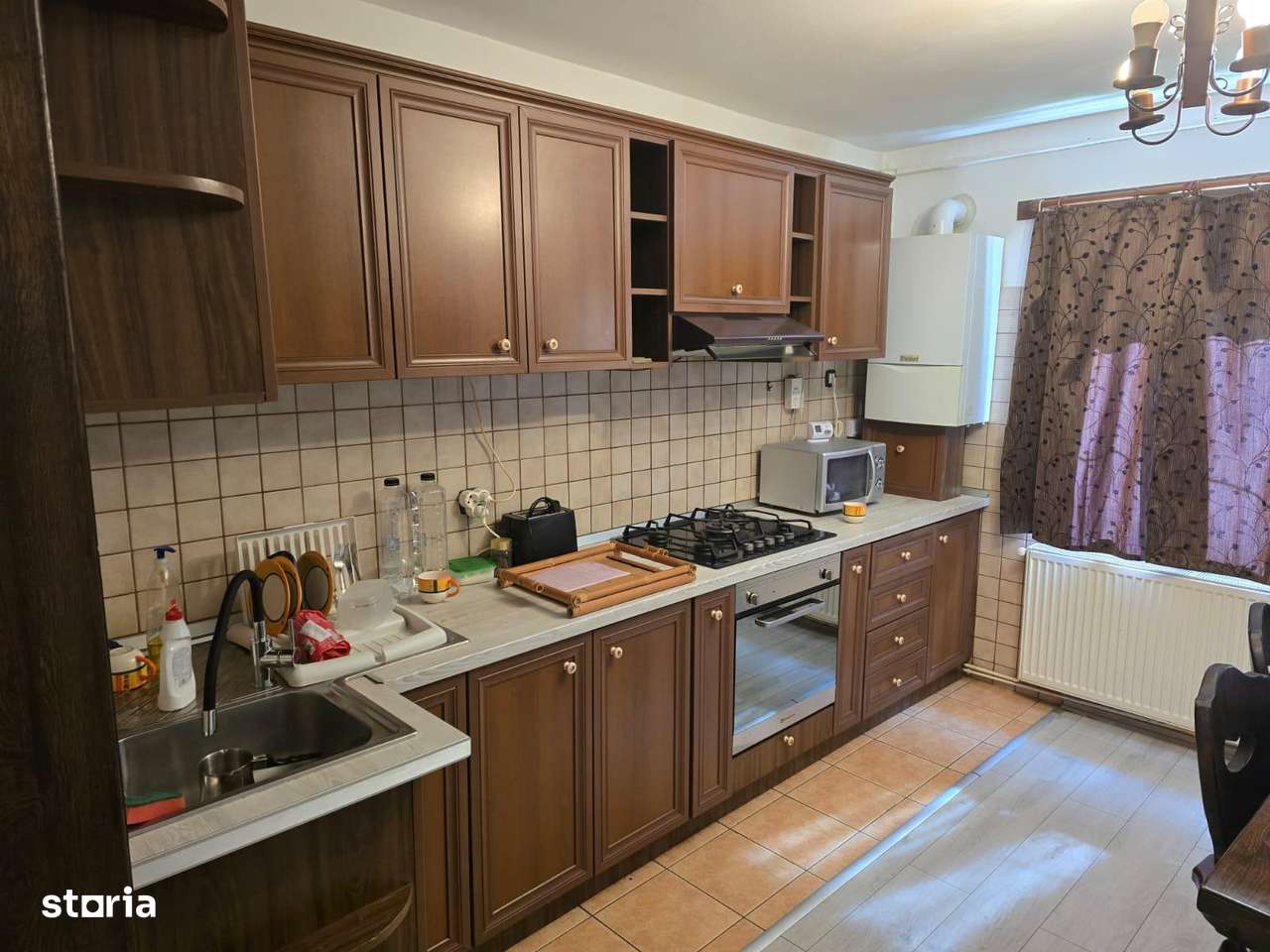 Vând apartament 3 camere decomandat situat în zona Strand-6