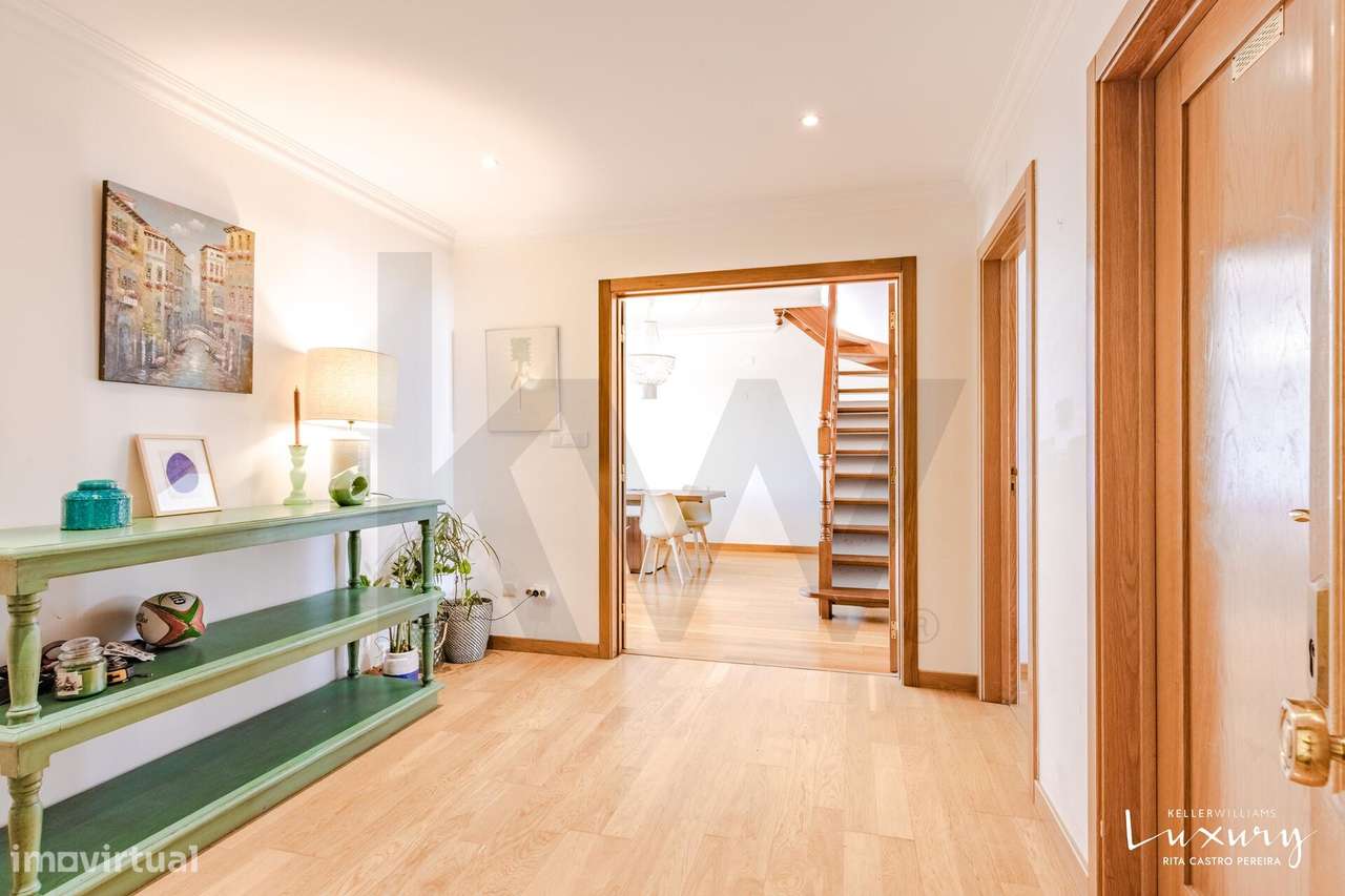 Apartamento T3 + 1 com Vista Mar, garagem e Sótão Independente para ve - Grande imagem: 2/27