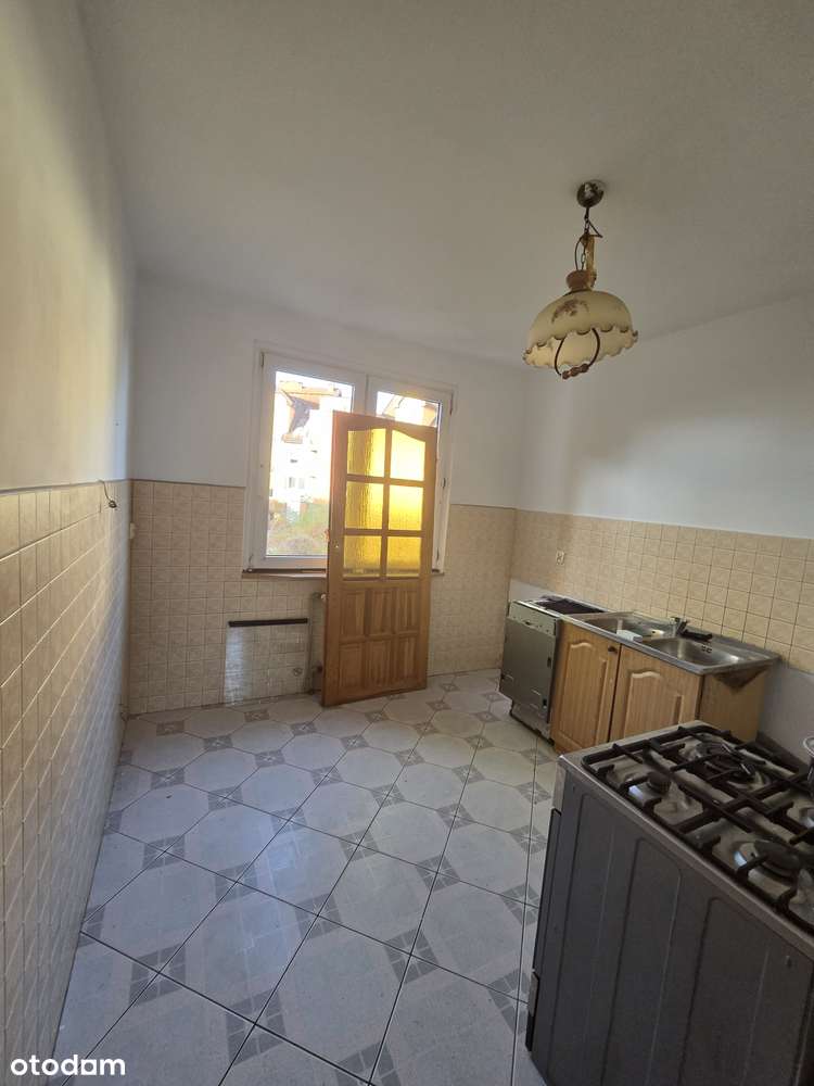 Trzypokojowe,  I piętro, balkon ogródek , brak PCC-6