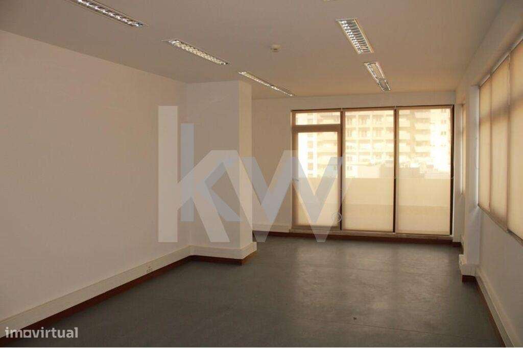 Escritório - 3 andares com 19 lugares estacionamento - Restelo - Lisbo - Grande imagem: 4/25