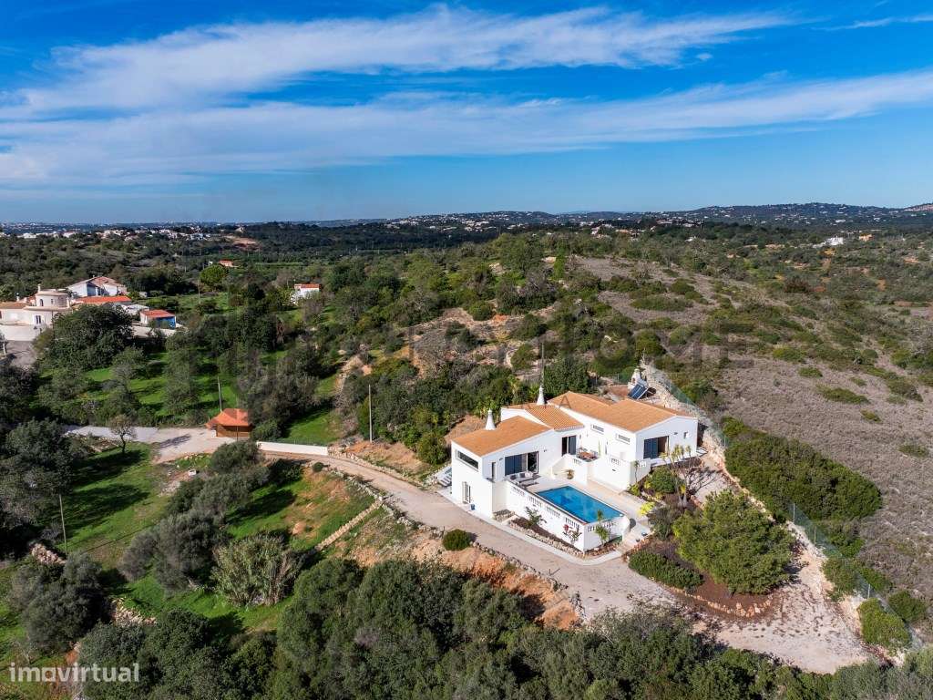 Moradia T3 com piscina e vistas deslumbrantes em Boliqueime-27