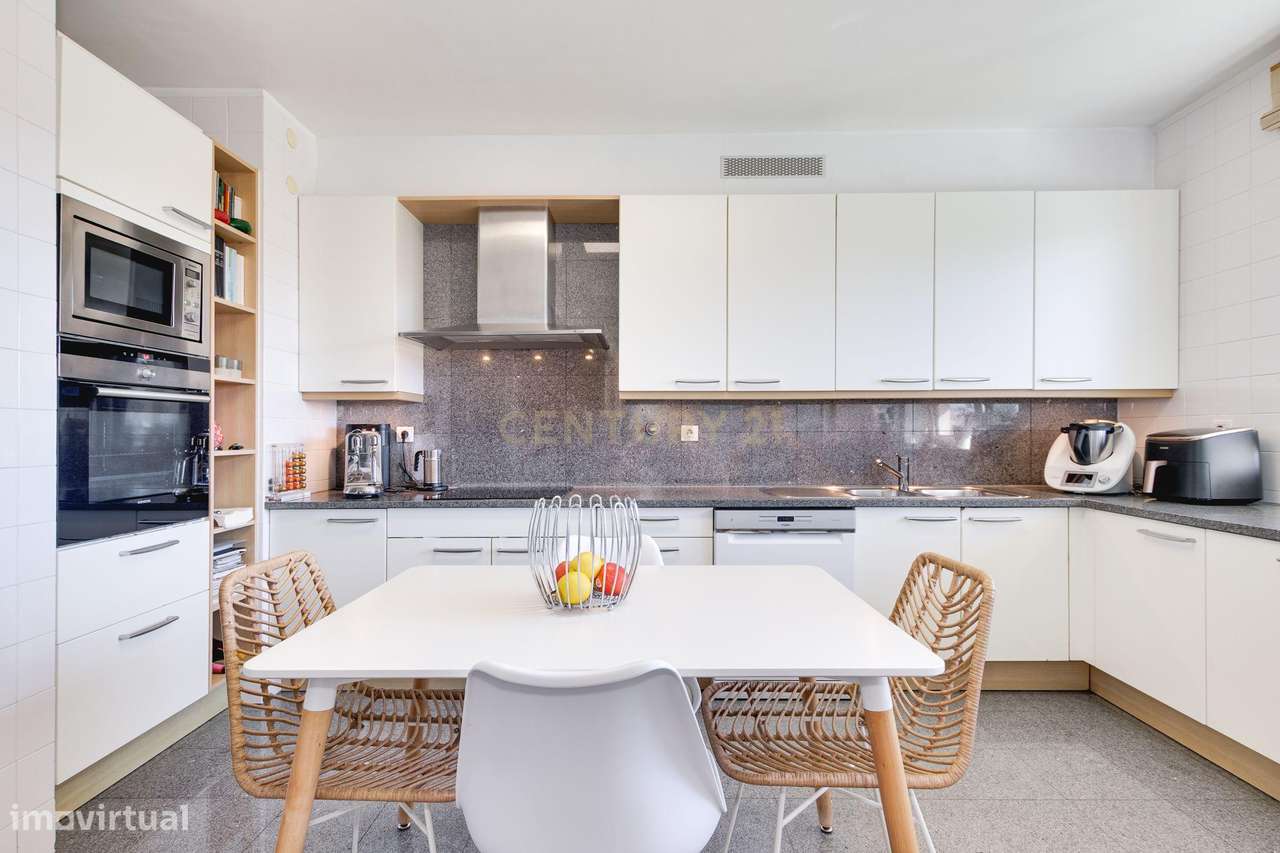 T4+1 na 1ª linha Condomínio fechado Parque das Conchas-28