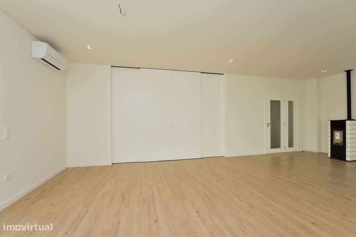 Moradia T4 c/ Certificação Energética A+ | Aveiras de Cima-19