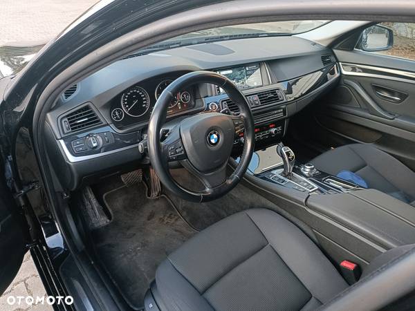 BMW Seria 5 525d xDrive - 7