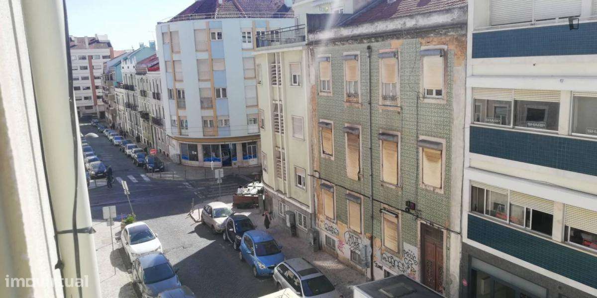 Quarto - localizado em Anjos Lisbon - Grande imagem: 2/6