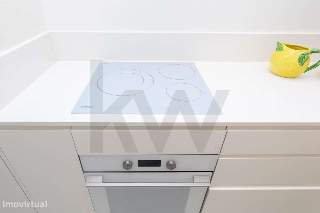 Apartamento T3 Renovado no Condomínio Torres de Lisboa | Laranjeiras S-15