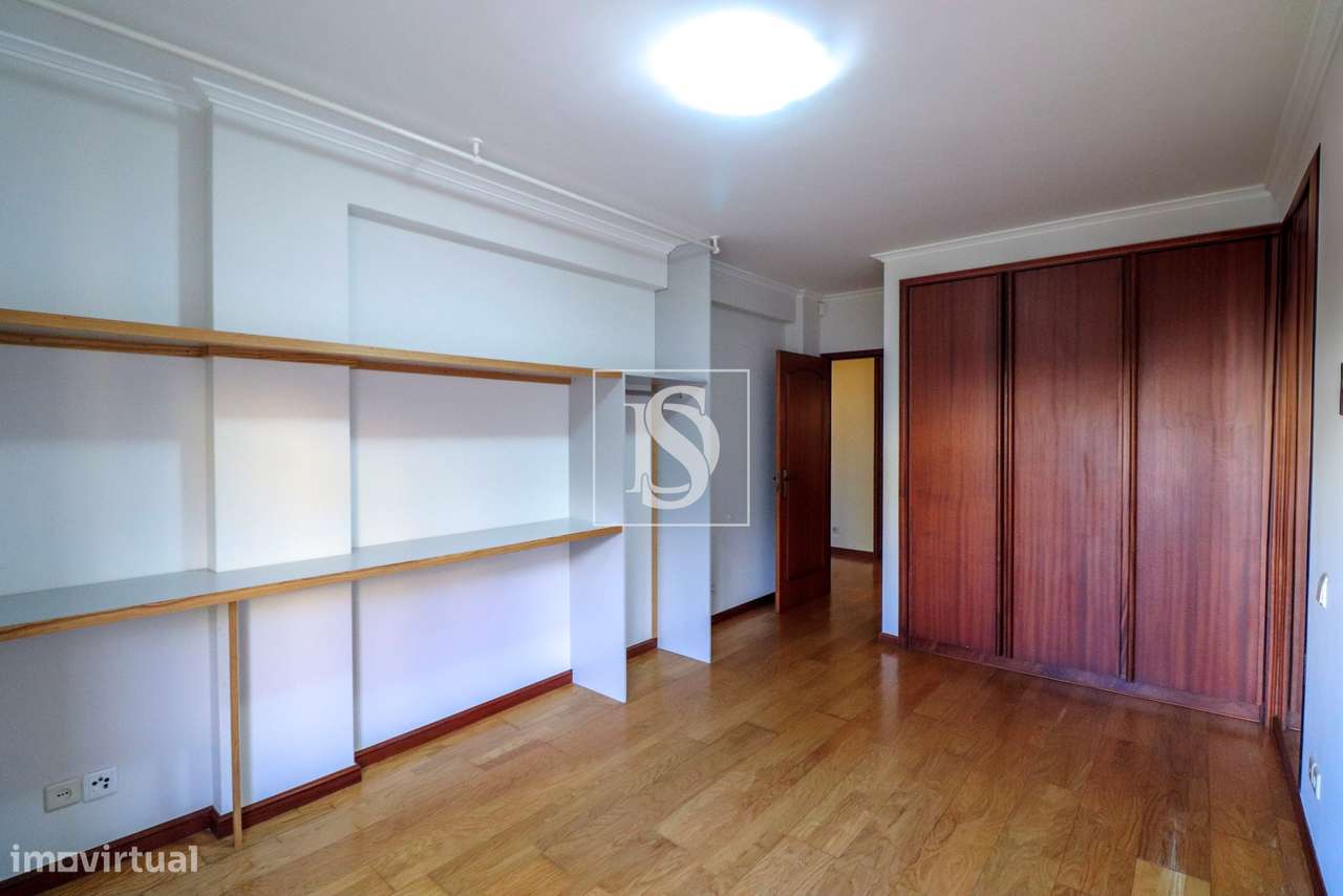 Apartamento T3 com suíte, em Sanguedo-17